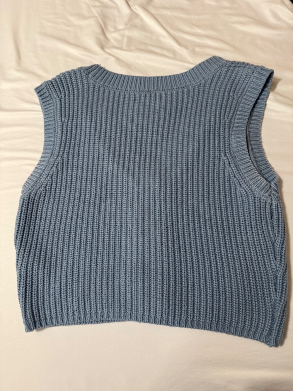 Sweaters - Picture 2 of 4